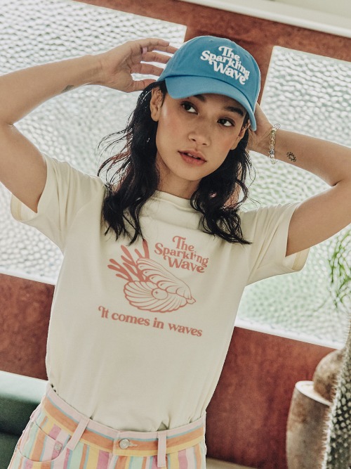 Clam Graphic T-Shirts Beige